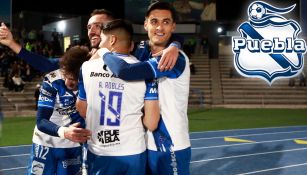 Jugadores de Puebla en festejo de gol