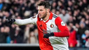 Santiago Giménez marca gol en las Semifinales de Copa entre Feyenoord y Ajax