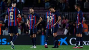 Jugadores del Barcelona lamentándose por el empate ante el Girona