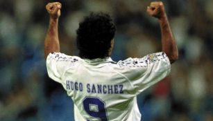 Hugo Sánchez celebrando un gol con el Real Madrid