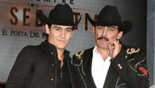 Julián Figueroa junto a su padre Joan Sebastian