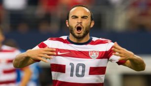 Landon Donovan celebra un gol con su selección