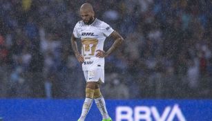 Alves bajo la lluvia en Ciudad Universitaria