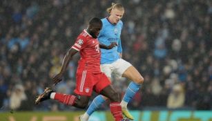 Dayot Upamecano cometió errores en el encuentro ante el Manchester City