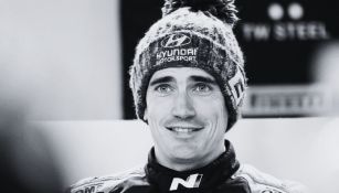 Craig Breen en el padock en Suecia