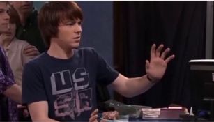 Drake Bell en la serie Drake & Josh haciendo su tradicional frase