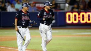 Jugador y coach de Sultanes de Monterrey