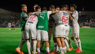 Monterrey festeja un gol ante Mazatlán