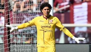 Guillermo Ochoa en el triunfo de la Salernitana ante el Sassuolo