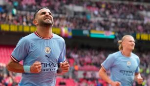 Riyad Mahrez festejando uno de sus tres goles en Semifinales de FA Cup