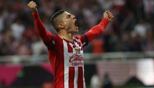 Chivas remontó al Cruz Azul en casa y está a nada de evitar el Repechaje