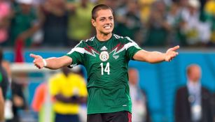 Chicharito protegió a un compañero