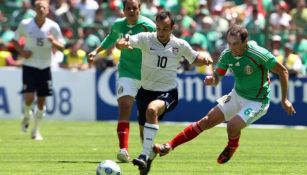 Landon Donovan, Gerardo Torrado y Cuauhtémoc Blanco en un México vs EUA