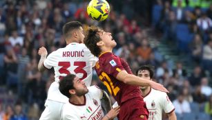 Milan y Roma empatan con goles en tiempo agregado