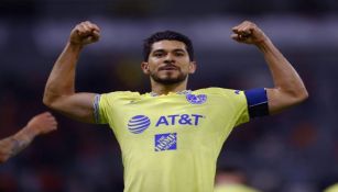 Henry Martín celebra uno de sus goles