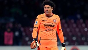 Memo Ochoa en el partido entre la Salernitana y la Fiorentina