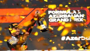 Checo Pérez celebra el triunfo del GP de Azerbaiyán