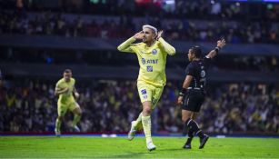 Diego Valdés festejando su gol ante Rayados