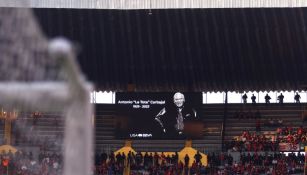 Homenaje a la 'Tota' Carbajal en el Atlas vs Chivas