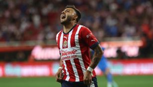 Alexis Vega salió tocado del Clásico Tapatío y es duda para jugar la vuelta ante Atlas