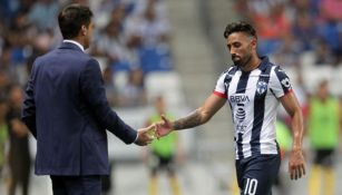 Urretaviscaya con el uniforme de Rayados y Diego Alonso al mando