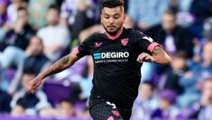 Tecatito Corona en su regreso a las canchas con el Sevilla