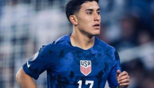 Alejandro Zendejas durante un partido con la Selección de Estados Unidos