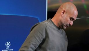 Guardiola sale con la cabeza gacha después de un partido