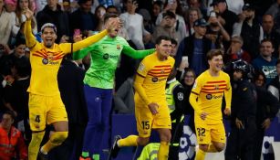 Defensores del Barcelona celebrando el título