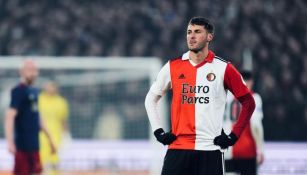 Santiago Giménez en un partido del Feyenoord