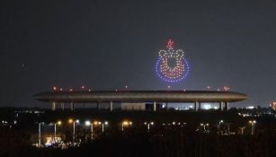 El cielo del Akron se ilumina con el escudo rojiblanco