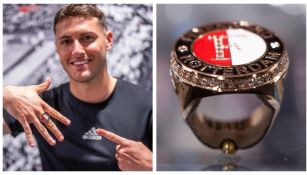 Santiago Giménez recibe anillo de Campeón de la Eredivisie por parte del Feyenoord