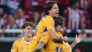 El delantero de los Tigres le tiró con todo a los jugadores de las Chivas 