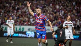 Moisés Vieira celebrando un gol con Fortaleza