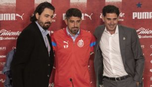 Hierro junto a Vergara en la presentación de Paunovic