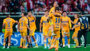 Jugadores de Tigres, en festejo de gol