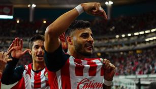 Alexis Vega luego de anotar un gol con Chivas