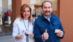 El Presidente Municipal de Atizapán de Zaragoza, Pedro Rodríguez Villegas, en compañía de su esposa