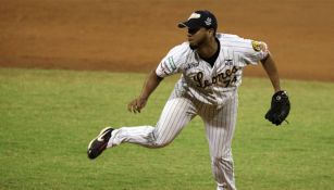 El venezolano se convirtió en el quinto pitcher en lanzar un juego así con Puebla