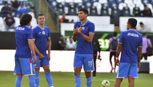 Jordan Silva en un calentamiento con Cruz Azul