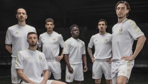 Italia 'enamoró' a los aficionados con espectacular jersey retro por su 125 aniversario 