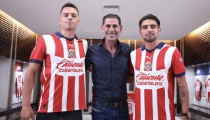 Oscar Whalley junto a Fernando Hierro y Ricardo Marín