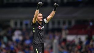 Jesús Corona durante un partido con Cruz Azul