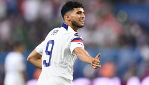 Pepi en celebración de gol ante México