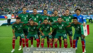 Jugadores de la Selección Mexicana se toman la foto previa al partido