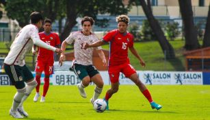 Jugador de Panamá encarando a mexicanos en Maurice Revello