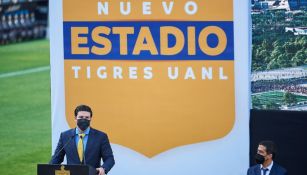 Samuel García anunciando el nuevo estadio de Tigres