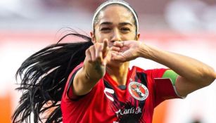 Renae Cuellar celebra un gol con Xolas