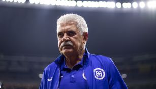 Tuca Ferretti en un partido de Cruz Azul