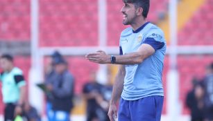 Veljko Paunovic entrenando con las Chivas 